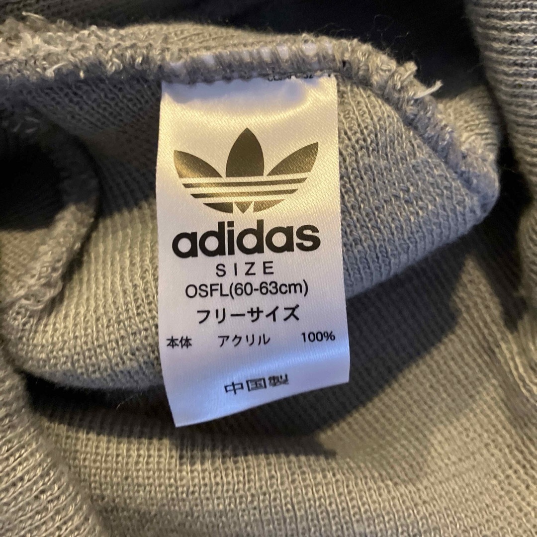 adidas(アディダス)のadidas グレー　ニット帽 レディースの帽子(ニット帽/ビーニー)の商品写真