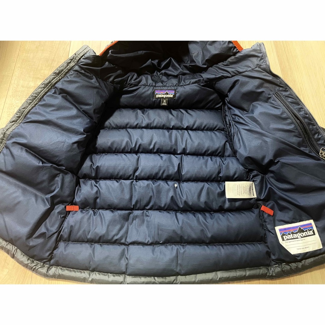 patagonia(パタゴニア)のパタゴニア  ダウン　ボーイズ　ＸＳ キッズ/ベビー/マタニティのキッズ服男の子用(90cm~)(ジャケット/上着)の商品写真