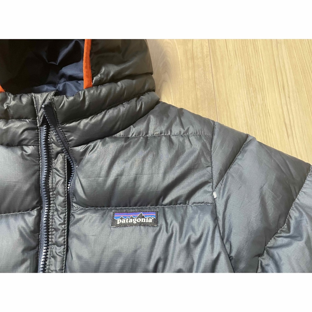 patagonia(パタゴニア)のパタゴニア  ダウン　ボーイズ　ＸＳ キッズ/ベビー/マタニティのキッズ服男の子用(90cm~)(ジャケット/上着)の商品写真