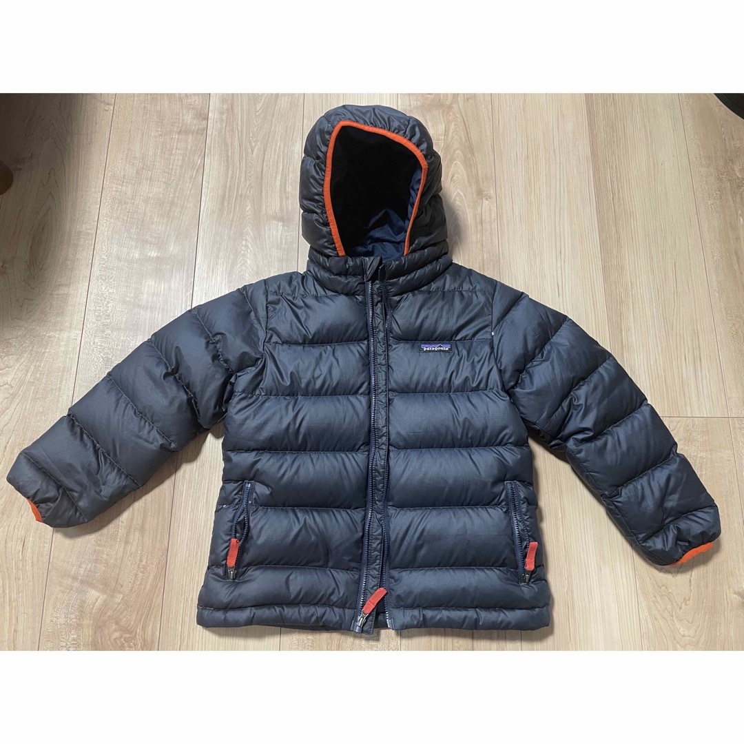 patagonia(パタゴニア)のパタゴニア  ダウン　ボーイズ　ＸＳ キッズ/ベビー/マタニティのキッズ服男の子用(90cm~)(ジャケット/上着)の商品写真