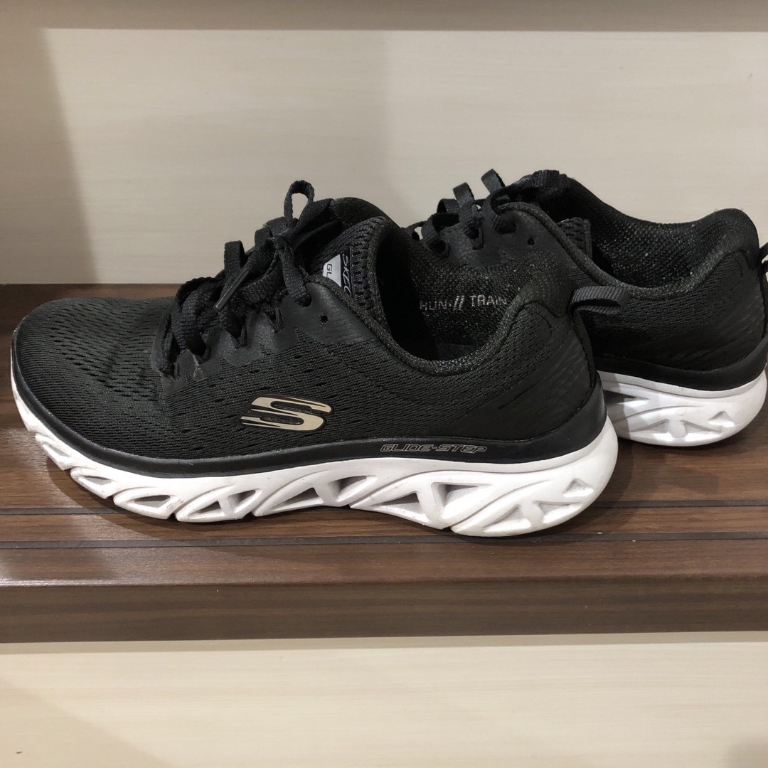 SKECHERS(スケッチャーズ)のSKECHERSスケッチャーズ　エアークールド　メモリーフォーム　23 レディースの靴/シューズ(スニーカー)の商品写真