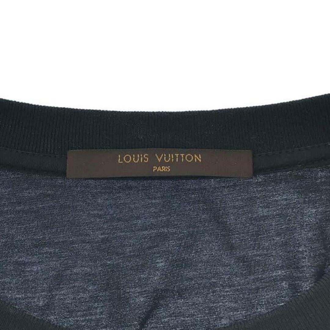 LOUIS VUITTON(ルイヴィトン)のLouis Vuitton / ルイヴィトン | 刺繍メッセージロゴ クルーネック Tシャツ | M | ブラック | メンズ メンズのトップス(Tシャツ/カットソー(半袖/袖なし))の商品写真