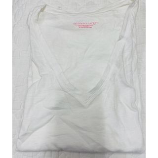 ヴィクトリアズシークレット(Victoria's Secret)の新品未使用　Victoria’s Secret Vネックシャツ(Tシャツ(半袖/袖なし))