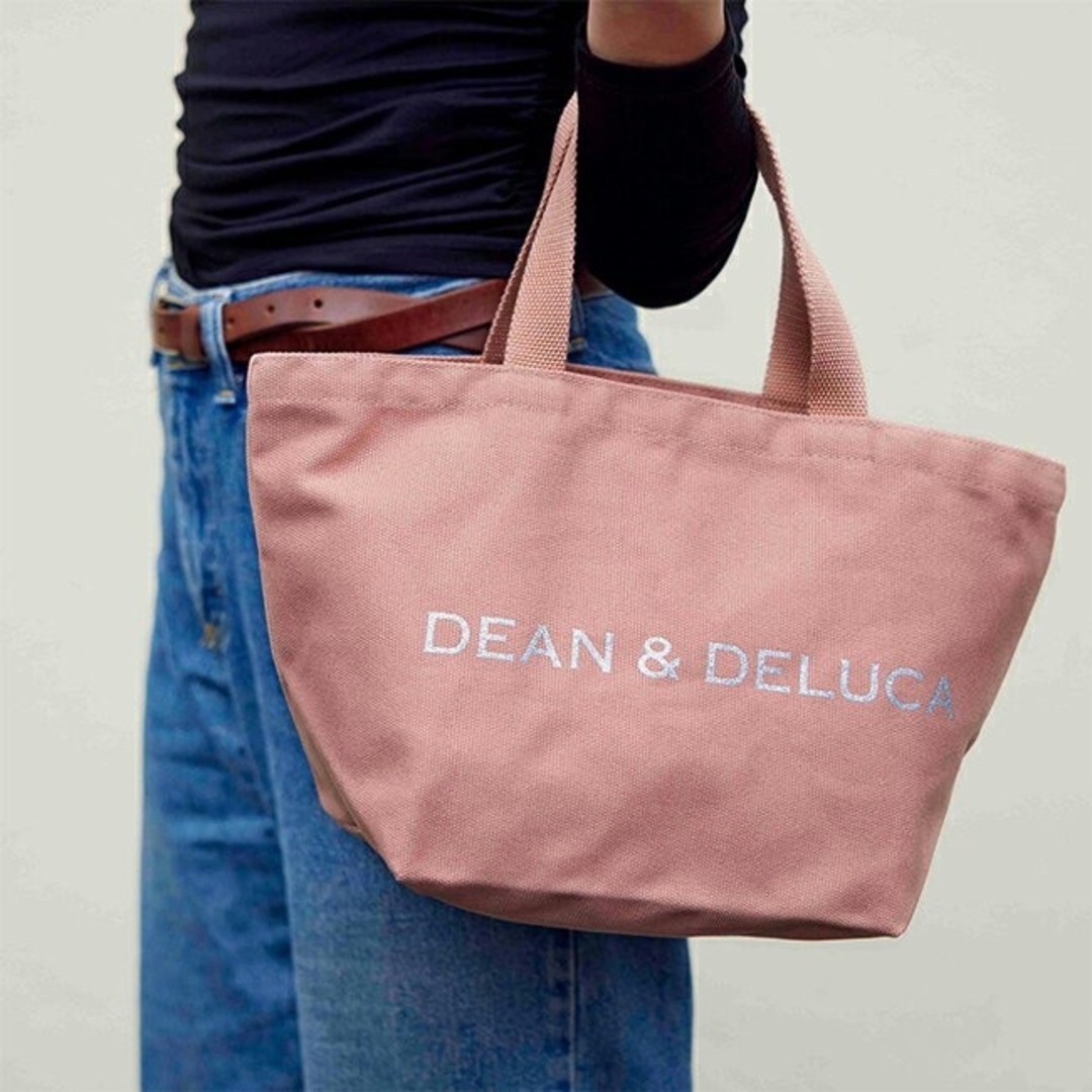 DEAN & DELUCA(ディーンアンドデルーカ)のDEAN & DELUCA　チャリティートートバッグ　コーラル　Sサイズ レディースのバッグ(トートバッグ)の商品写真