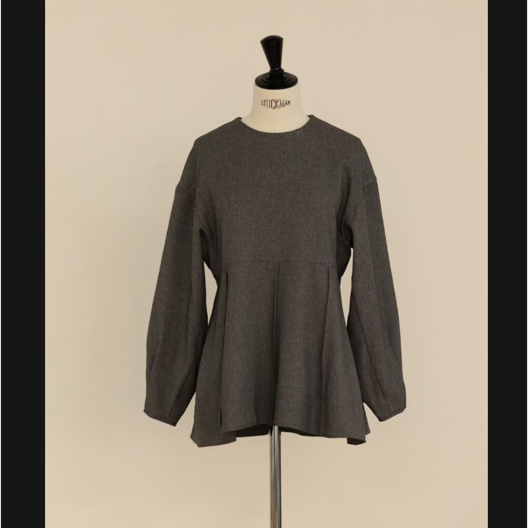 新品未使用 OHGA オーガ PEPLUM ペプラム ブラウス 新品未使用 OHGA オーガ PEPLUM ペプラム ブラウス