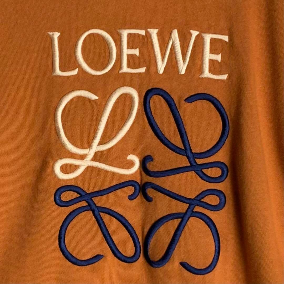 LOEWE(ロエベ)の【希少デザイン】LOEWE パーカー　センター刺繍ロゴ　即完売モデル　入手困難 メンズのトップス(パーカー)の商品写真
