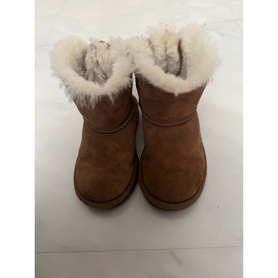 UGG AUSTRALIA(アグオーストラリア)のUGG ムートンブーツ　キッズ キッズ/ベビー/マタニティのキッズ靴/シューズ(15cm~)(ブーツ)の商品写真