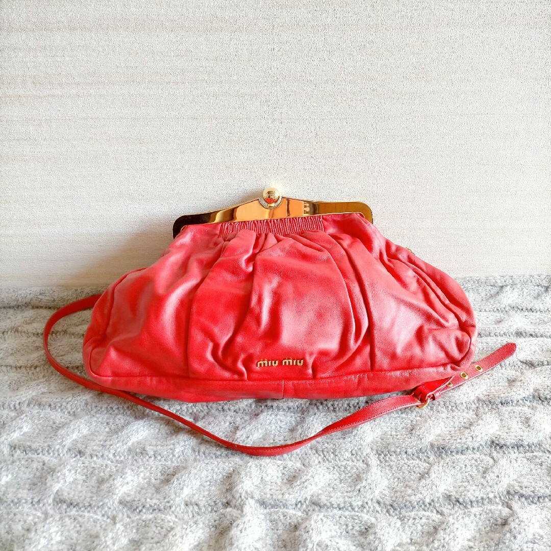 miumiu(ミュウミュウ)のMIU MIU がま口/2WAYショルダーバッグ/レザー/RED レディースのバッグ(ハンドバッグ)の商品写真