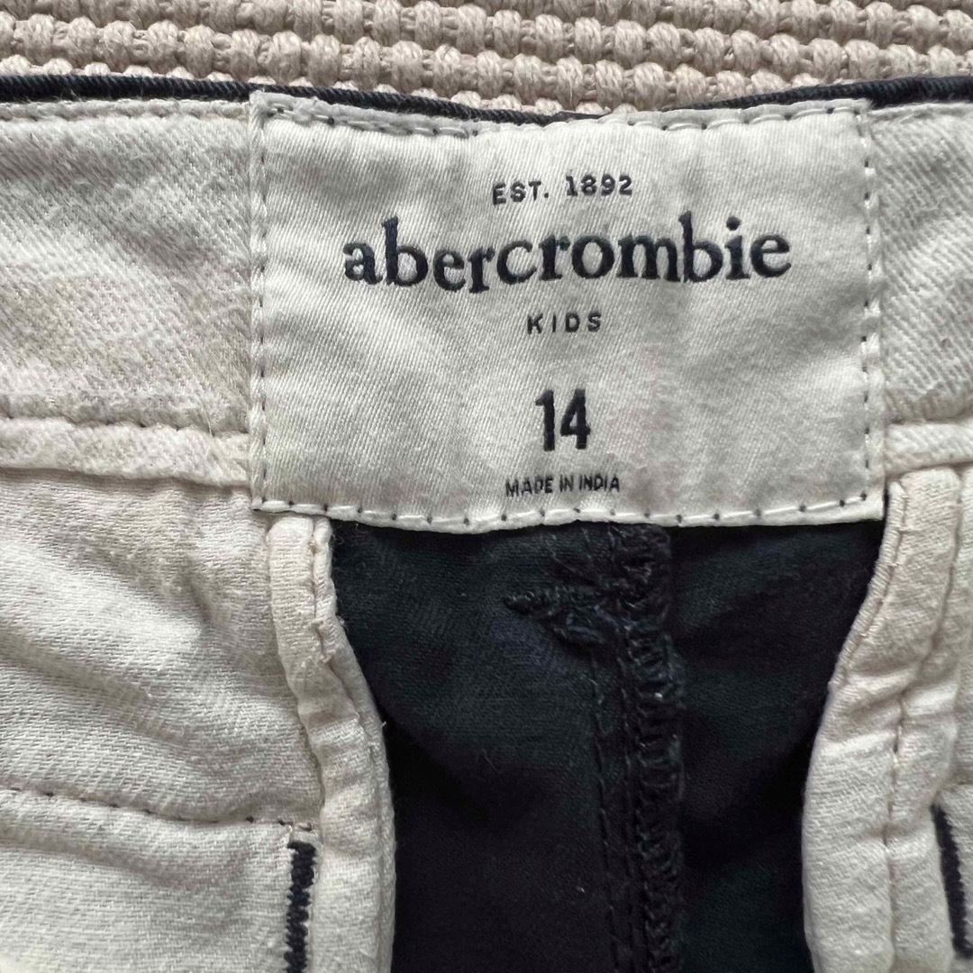 Abercrombie&Fitch(アバクロンビーアンドフィッチ)の【美品】abercrombieKIDS ネイビー ハーフパンツ 14(155) キッズ/ベビー/マタニティのキッズ服男の子用(90cm~)(パンツ/スパッツ)の商品写真