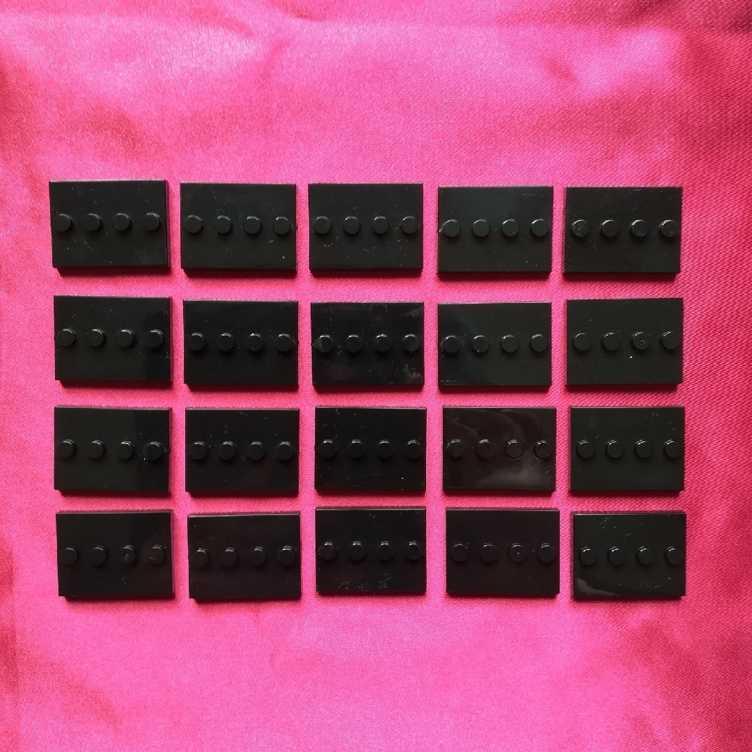 レゴ　lego　互換品　ミニフィグ用　基礎板　ベース　小さい　黒　まとめ売り エンタメ/ホビーのおもちゃ/ぬいぐるみ(模型/プラモデル)の商品写真