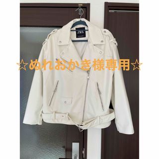 ザラ(ZARA)のzara ライダース ジャケット ホワイト 白 フェイクレザー(ライダースジャケット)