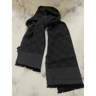 グッチ(Gucci)のグッチ　正規品　マフラー　グレー美品(マフラー)