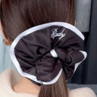 レディー(Rady)のRadyのバイカラーサテンシュシュ🎀(ヘアゴム/シュシュ)