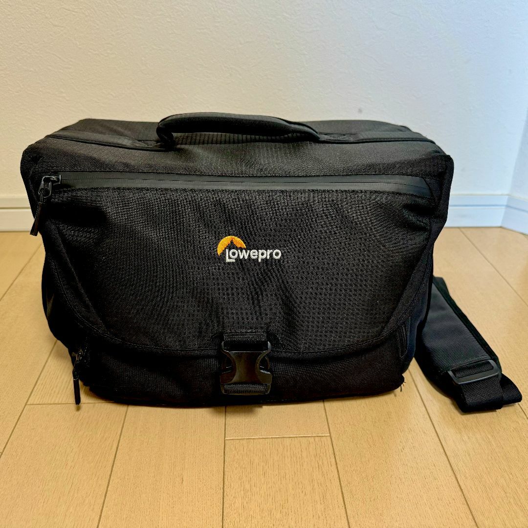 Lowepro カメラショルダーバッグ ノバ200AW II 12.8L ブラッ