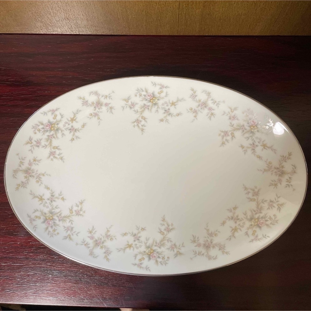 Noritake(ノリタケ)のお値下げ❗️Noritake ARLENE  ノリタケ　アイリーン　楕円形　大皿 インテリア/住まい/日用品のキッチン/食器(食器)の商品写真