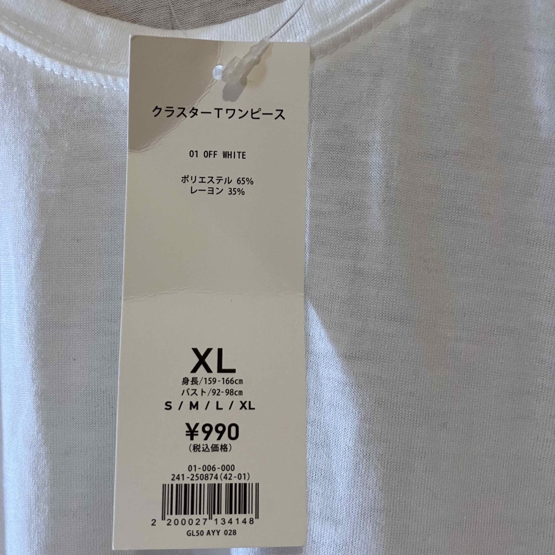 GU(ジーユー)の●新品　GU クラスターTワンピース 　ホワイト 　XLサイズ  レディースのトップス(Tシャツ(半袖/袖なし))の商品写真