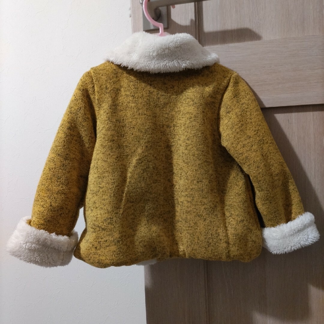 イエロー　からし色　うさぎ　コート　キッズ　ベイビー　女の子 キッズ/ベビー/マタニティのキッズ服女の子用(90cm~)(ジャケット/上着)の商品写真