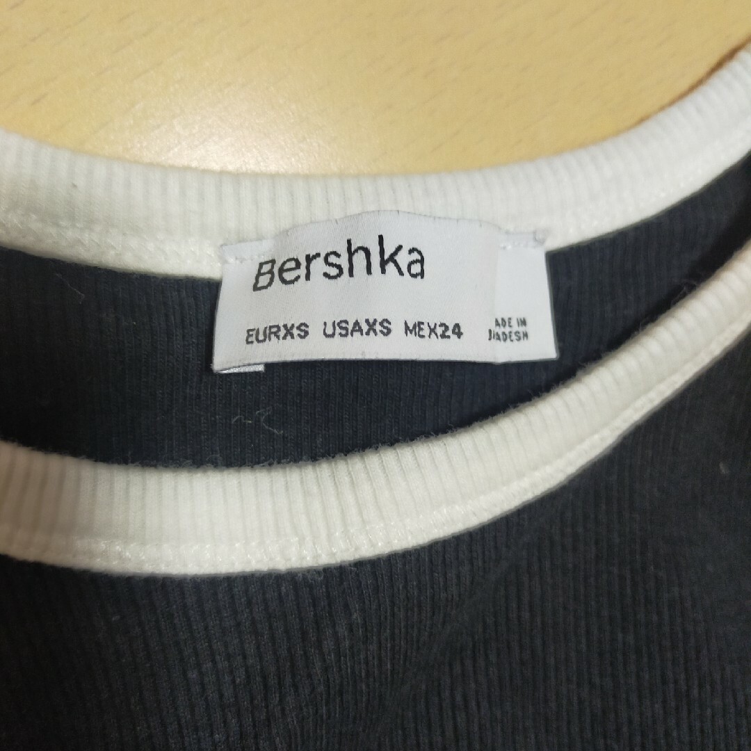 Bershka(ベルシュカ)のTシャツ レディースのトップス(Tシャツ(半袖/袖なし))の商品写真