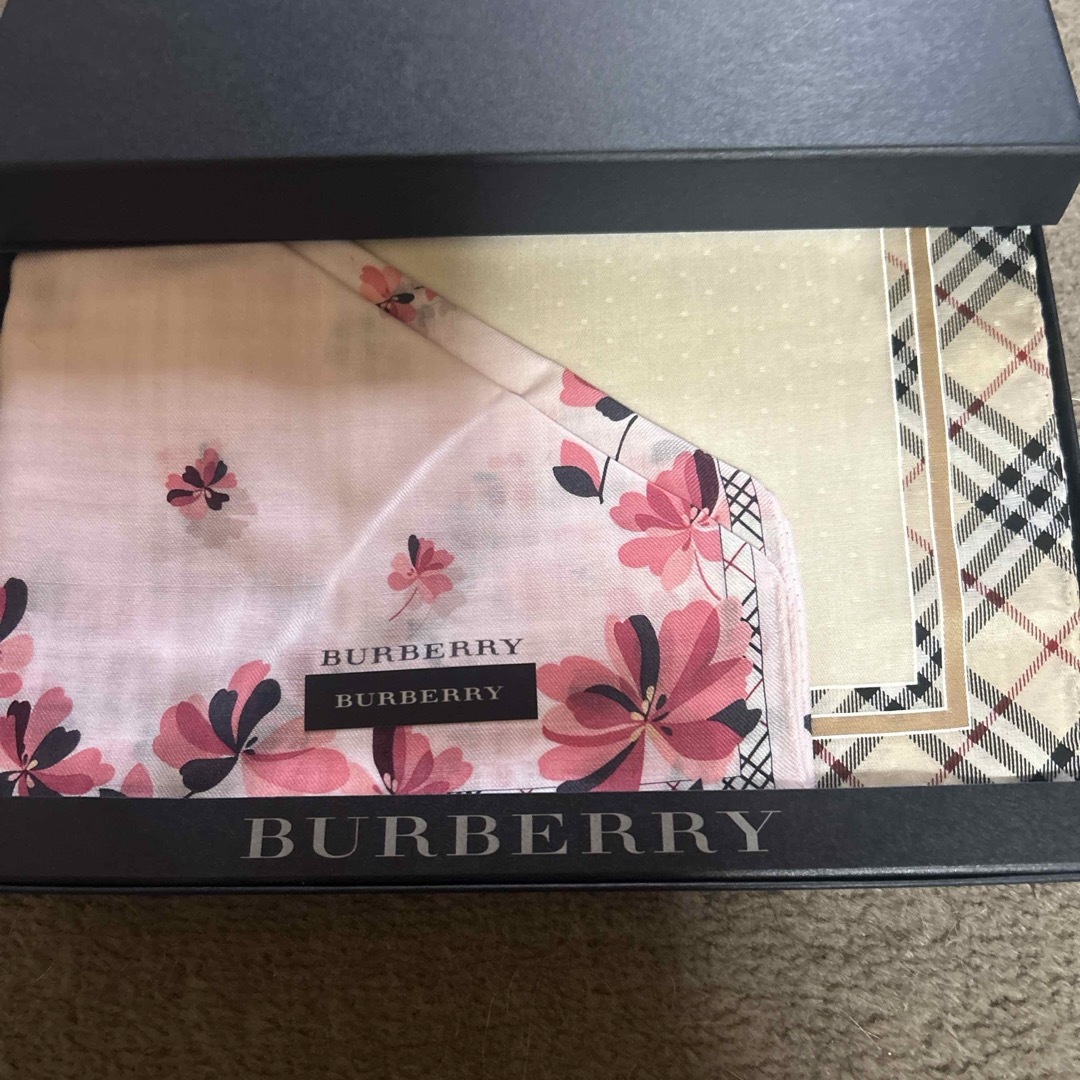 BURBERRY(バーバリー)のバーバリー　ハンカチ レディースのファッション小物(ハンカチ)の商品写真