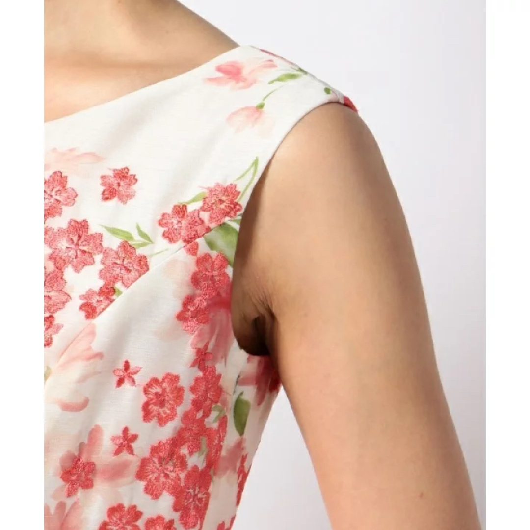 TOCCA(トッカ)のTOCCA トッカ　ＯＡＳＩＳ　ドレス　ホワイト　ピンク　フラワー　ワンピース レディースのワンピース(ひざ丈ワンピース)の商品写真