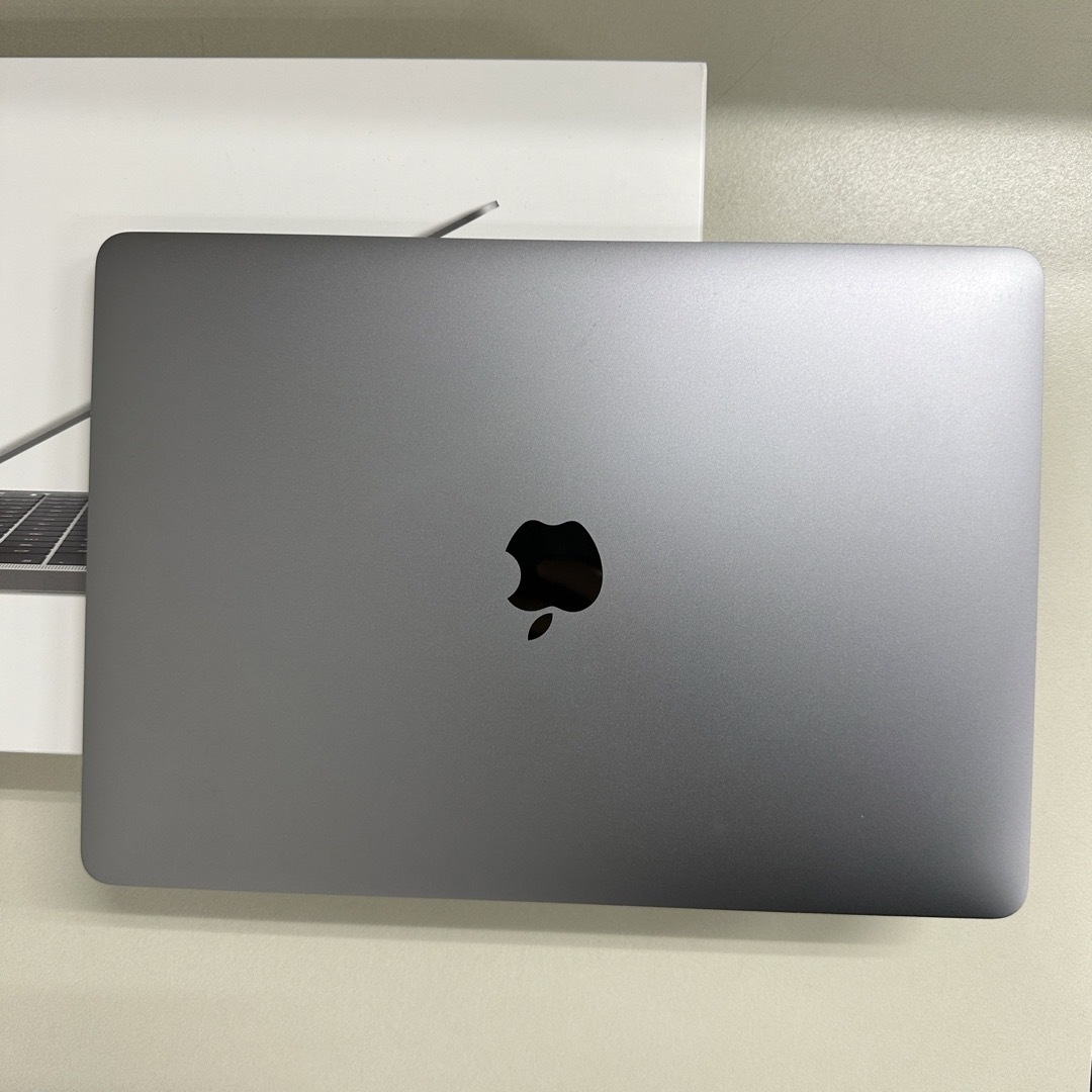 Mac (Apple)(マック)のMacBook Pro 256GB touchbar 13inch 2016 スマホ/家電/カメラのPC/タブレット(ノートPC)の商品写真