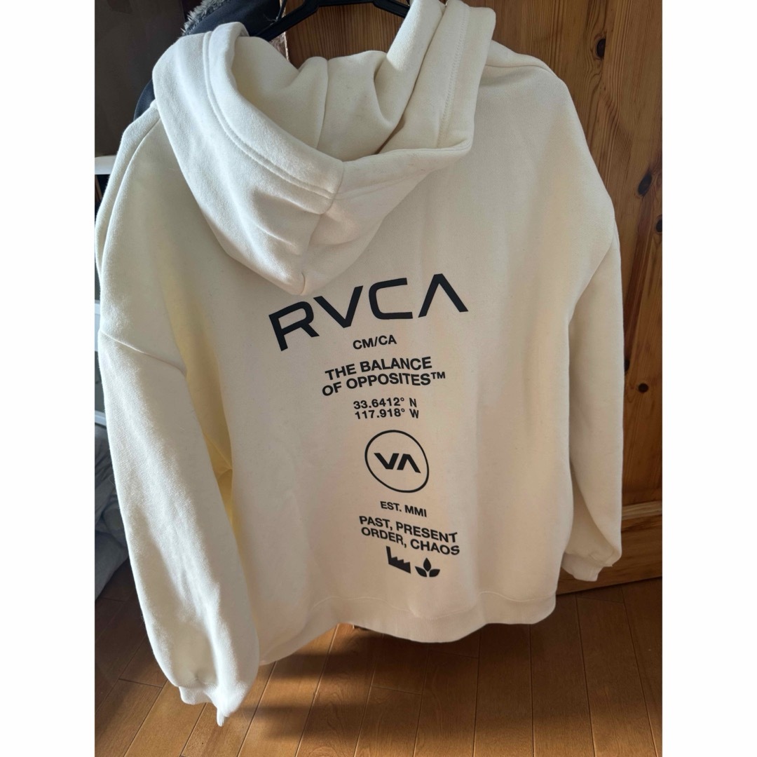 RVCA ジップアップパーカー　新品、未使用タグ付き