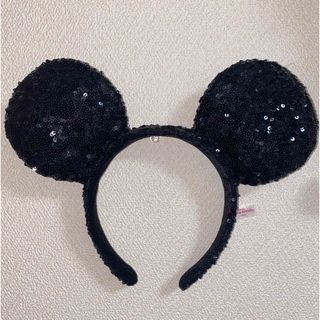 ディズニー(Disney)のディズニーカチューシャ　黒スパンコール(カチューシャ)