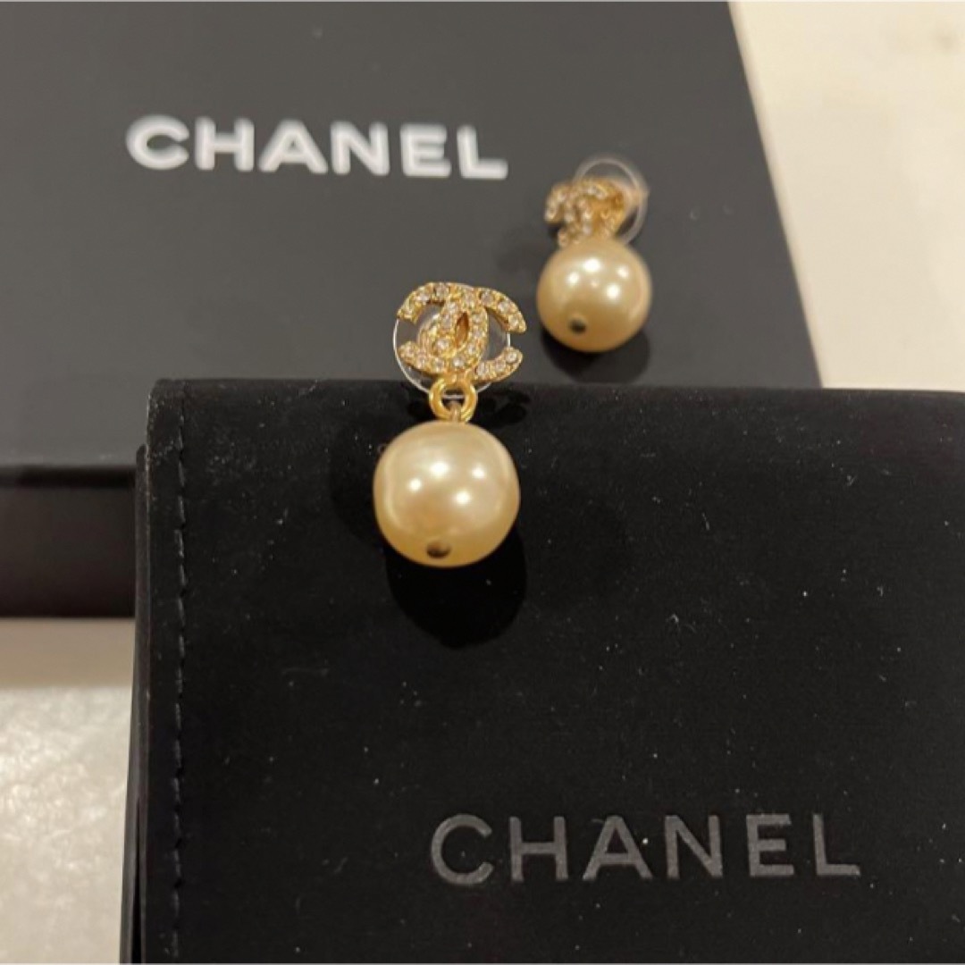 CHANEL(シャネル)のシャネル　一粒パールピアス　ゴールド メンズのアクセサリー(ピアス(両耳用))の商品写真