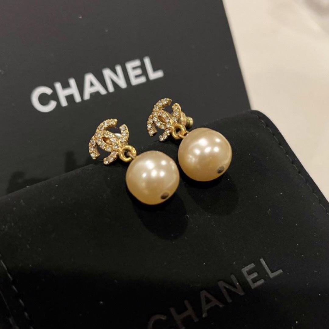 CHANEL(シャネル)のシャネル　一粒パールピアス　ゴールド メンズのアクセサリー(ピアス(両耳用))の商品写真