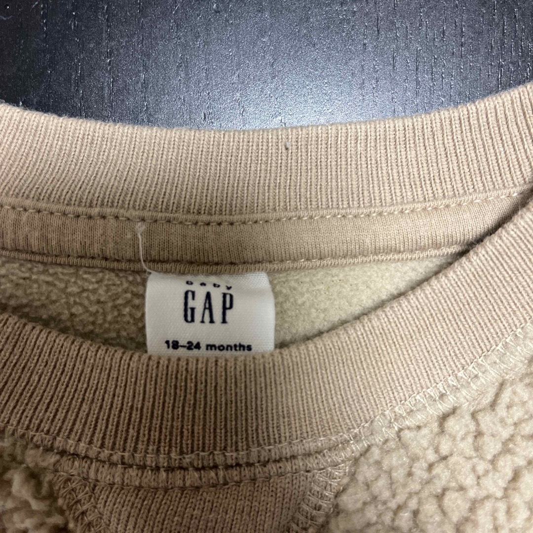 babyGAP(ベビーギャップ)の【GAP】ボアトレーナー キッズ/ベビー/マタニティのベビー服(~85cm)(トレーナー)の商品写真