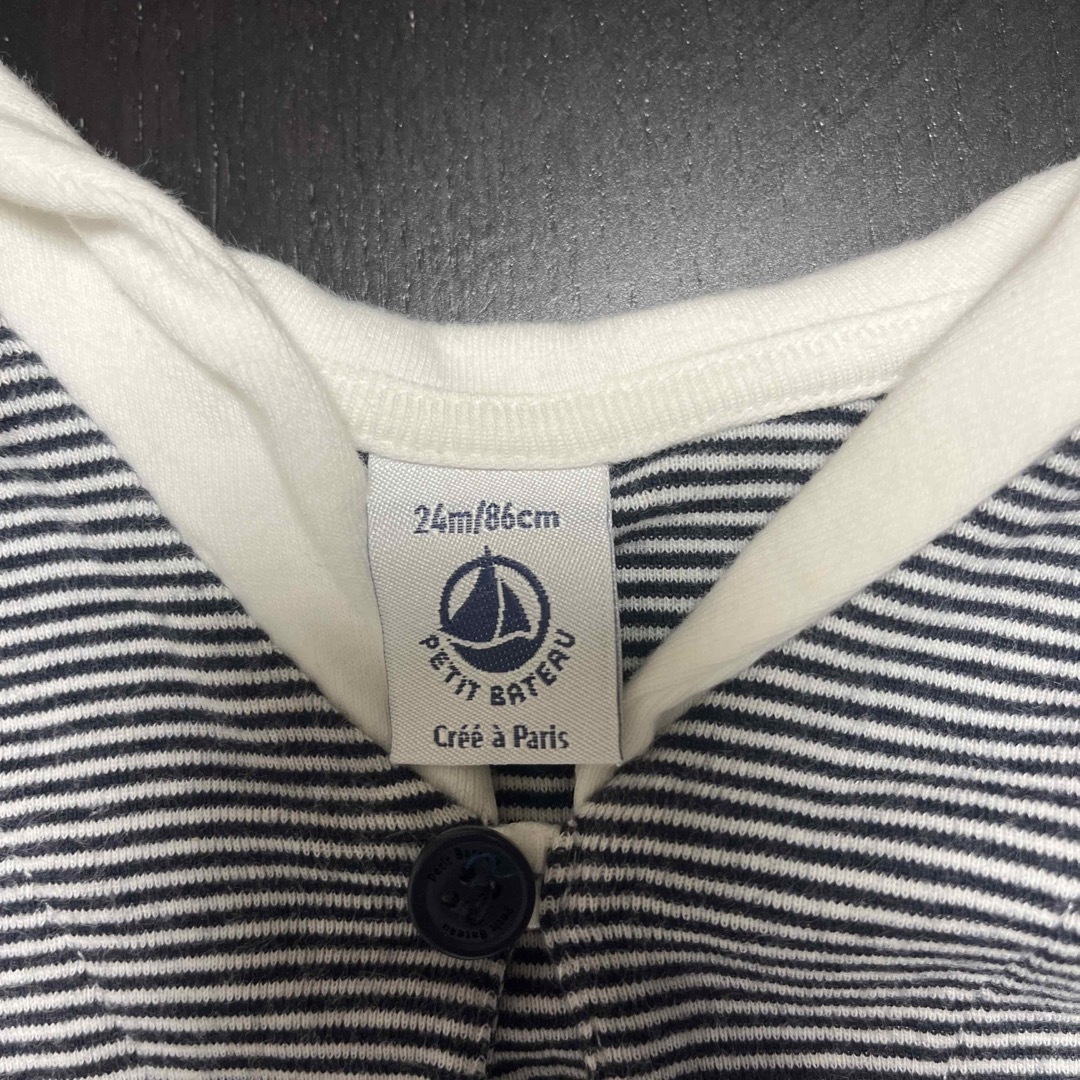 PETIT BATEAU(プチバトー)の【プチバトー】襟付きカットソー キッズ/ベビー/マタニティのベビー服(~85cm)(シャツ/カットソー)の商品写真