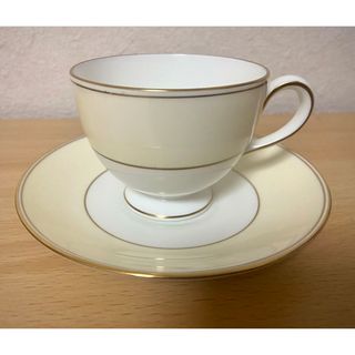 ウェッジウッド(WEDGWOOD)のウェッジウッド クリームイエローゴールドトリム　カップ＆ソーサー　美品(食器)