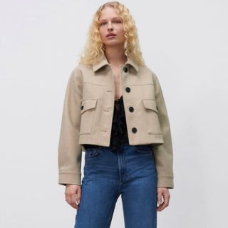 ザラ(ZARA)の【新品未使用タグ付】ZARA ザラ クロップドソフトシャツジャケット S(ニットコート)