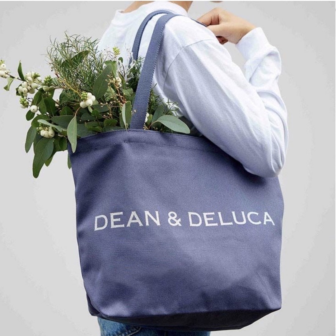 DEAN & DELUCA(ディーンアンドデルーカ)のDEAN&DELUCA チャリティートートバッグ ブルーグレー  SとL メンズのバッグ(トートバッグ)の商品写真