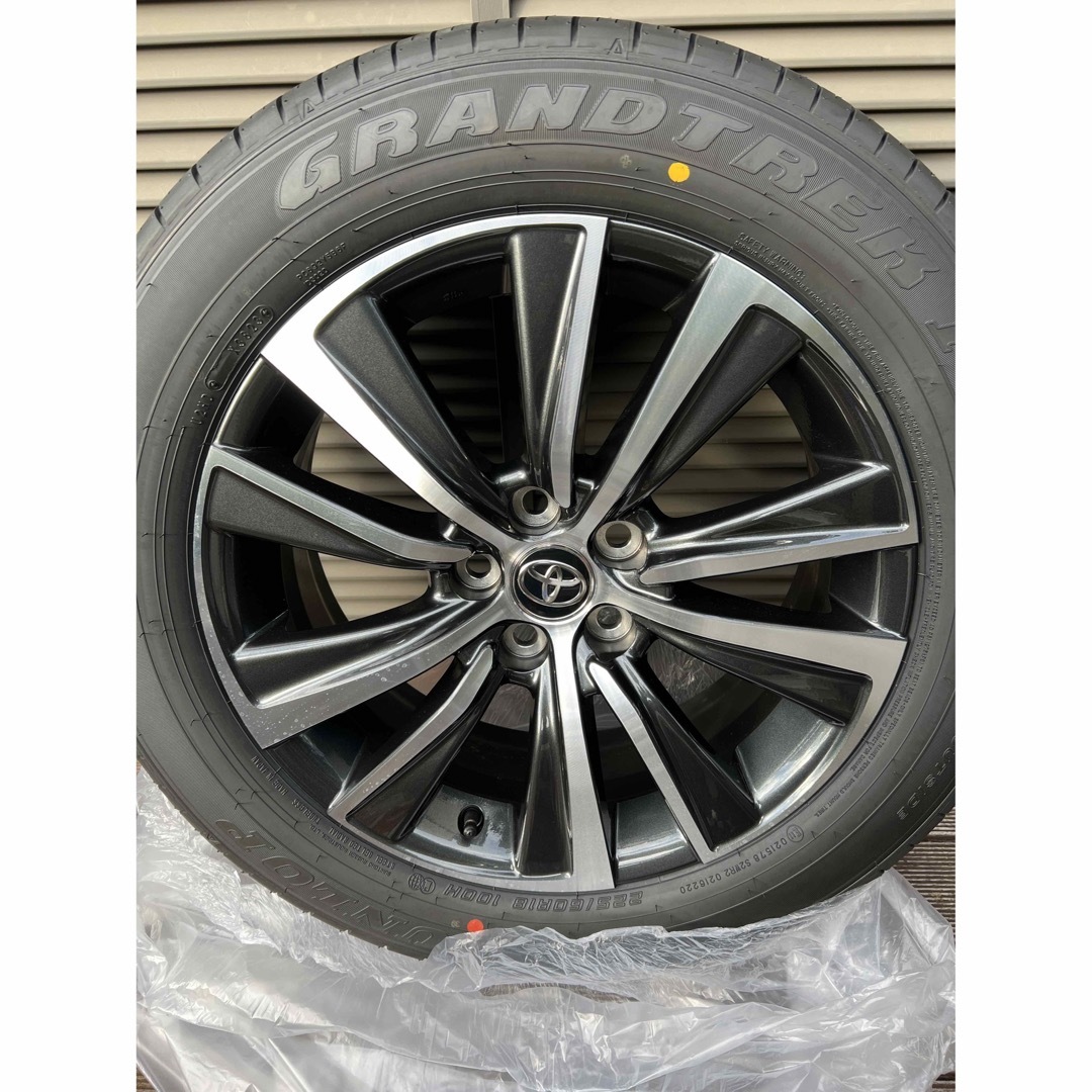 新車外し】トヨタハリアー80系純正アルミホイールタイヤ225/60R18の