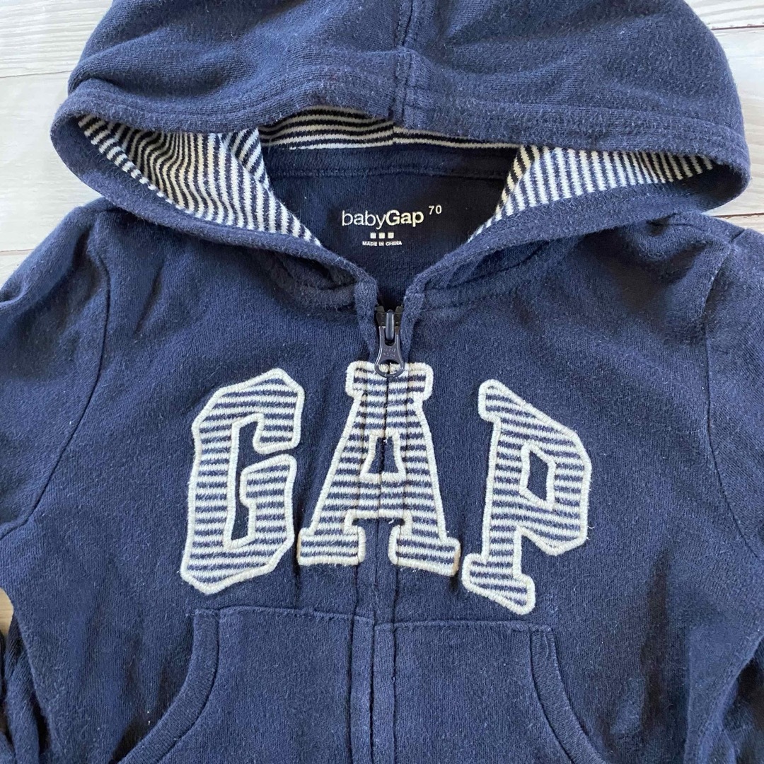 babyGAP(ベビーギャップ)のbaby Gap 70 パーカー GAPロゴ キッズ/ベビー/マタニティのベビー服(~85cm)(ジャケット/コート)の商品写真