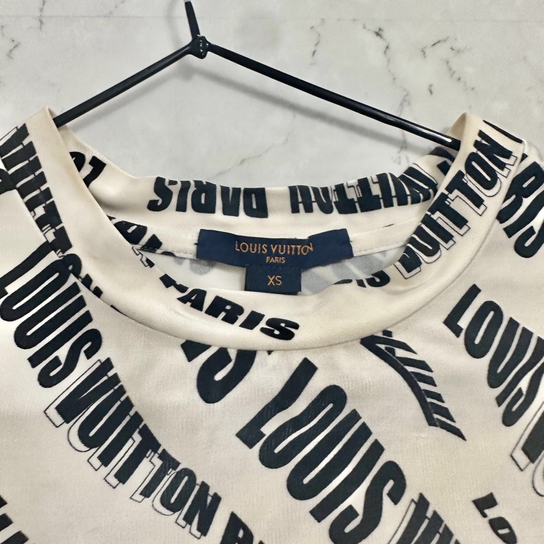 LOUIS VUITTON(ルイヴィトン)のLouis Vuitton スランティドシクネチャース レディースのトップス(Tシャツ(長袖/七分))の商品写真