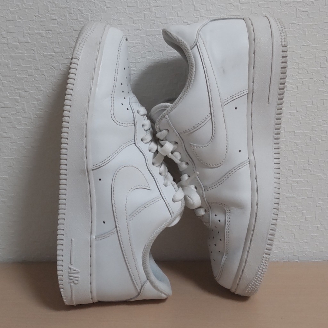 NIKE(ナイキ)のNIKE AIR FORCE 1 エアフォース1 '07 ホワイト 26cm メンズの靴/シューズ(スニーカー)の商品写真