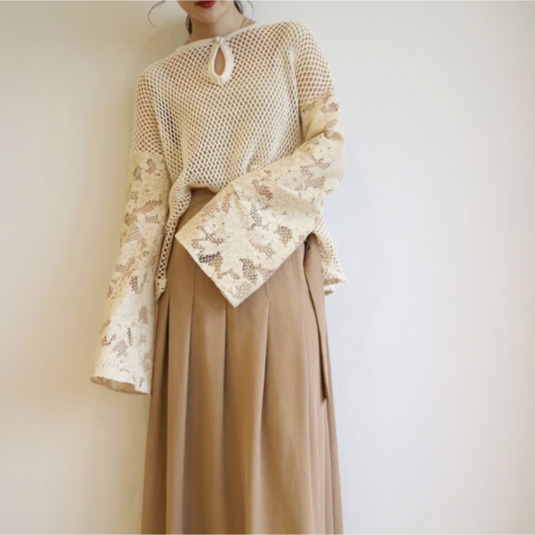 Acka flare sleeve ami topsの通販 by シロ's shop｜ラクマ