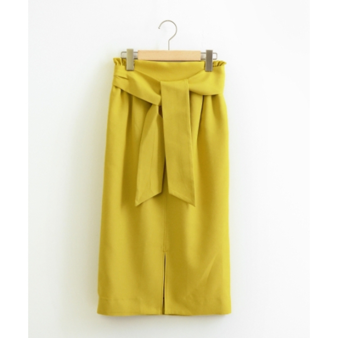 le.coeur blanc(ルクールブラン)のルクールブラン　リネンライクベルテッドイージータイトスカート　スリット　黄色 レディースのスカート(ひざ丈スカート)の商品写真