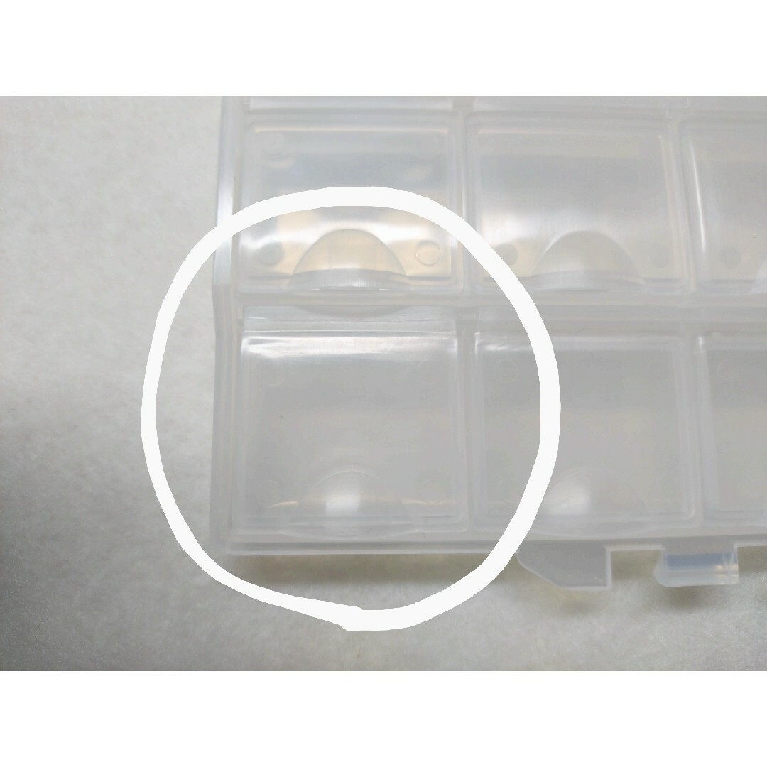 DAISO(ダイソー)のダイソープラスチックお薬ケースホワイト インテリア/住まい/日用品のインテリア小物(小物入れ)の商品写真