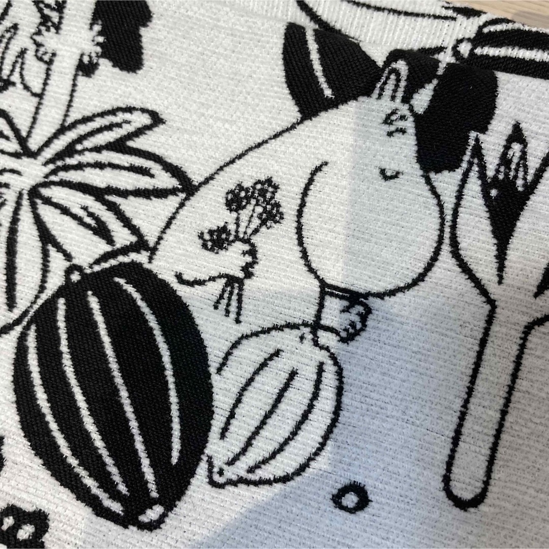 MOOMIN(ムーミン)のknk様専用　新品MOOMINムーミンゴブラン織りビッグポーチホワイトファインド レディースのファッション小物(ポーチ)の商品写真