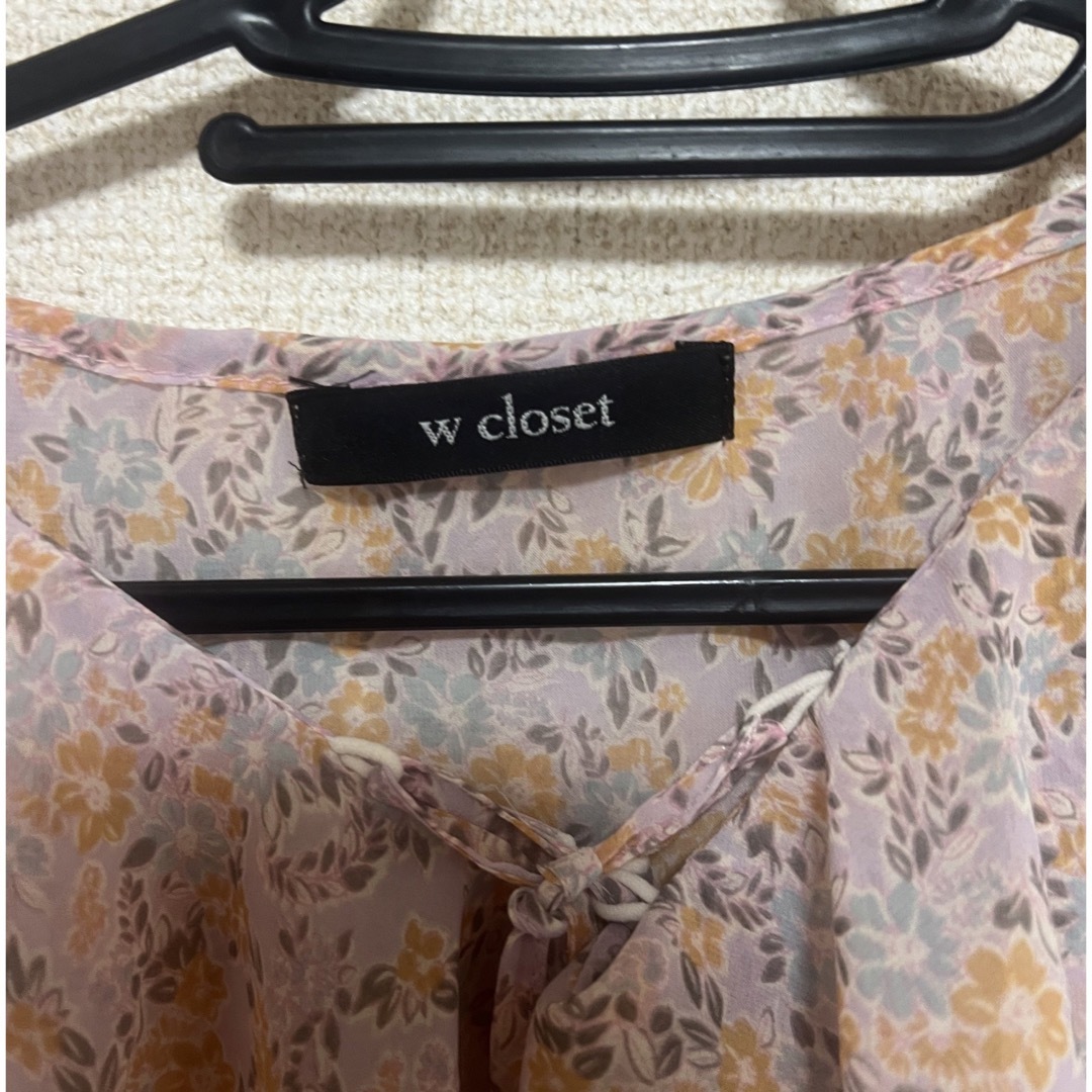 w closet(ダブルクローゼット)のw closet七分袖 花柄トップス レディースのトップス(シャツ/ブラウス(半袖/袖なし))の商品写真
