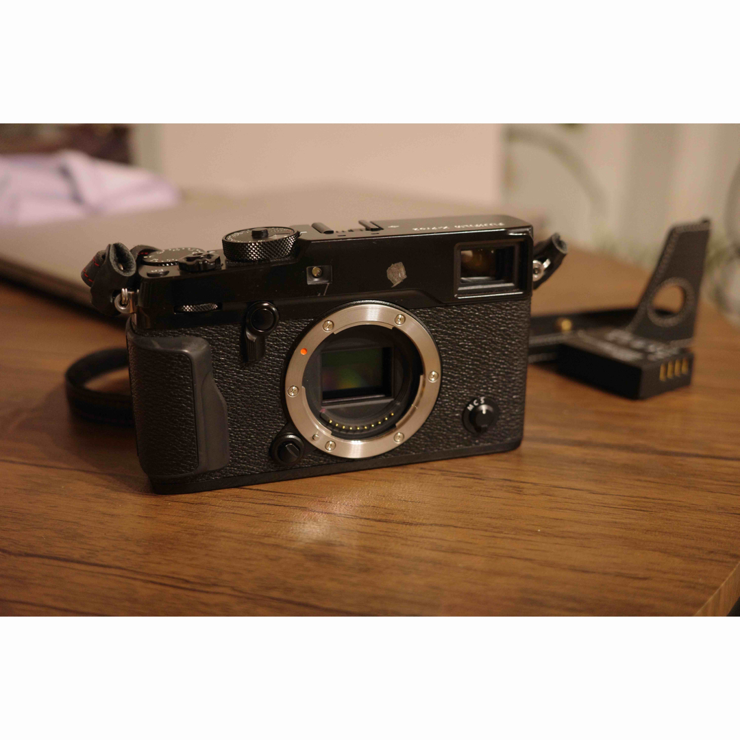 富士フイルム(フジフイルム)のフジフイルム X-Pro2 ボディ スマホ/家電/カメラのカメラ(ミラーレス一眼)の商品写真