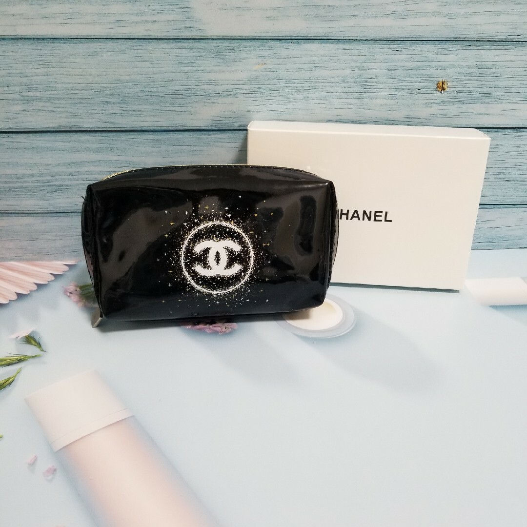 CHANEL(シャネル)の【新品】CHANEL　シャネルノベルティ エナメルポーチ ブラック レディースのファッション小物(ポーチ)の商品写真