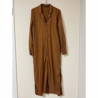 ザラ(ZARA)のZARA ポケット付き　シャツワンピース　ブラウン　秋服　ロングワンピ　スリット(ロングワンピース/マキシワンピース)