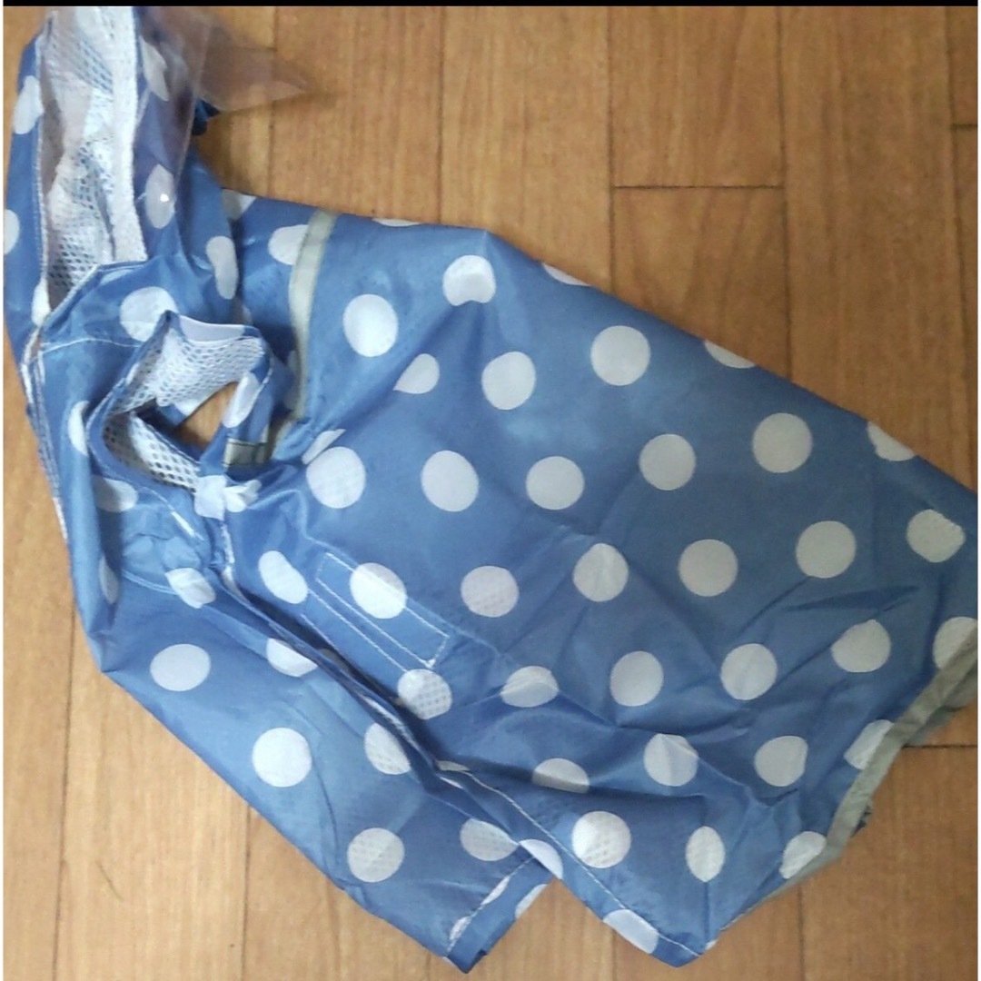 DAISO(ダイソー)の小型犬用レインコート2着　L (赤・青) その他のペット用品(犬)の商品写真