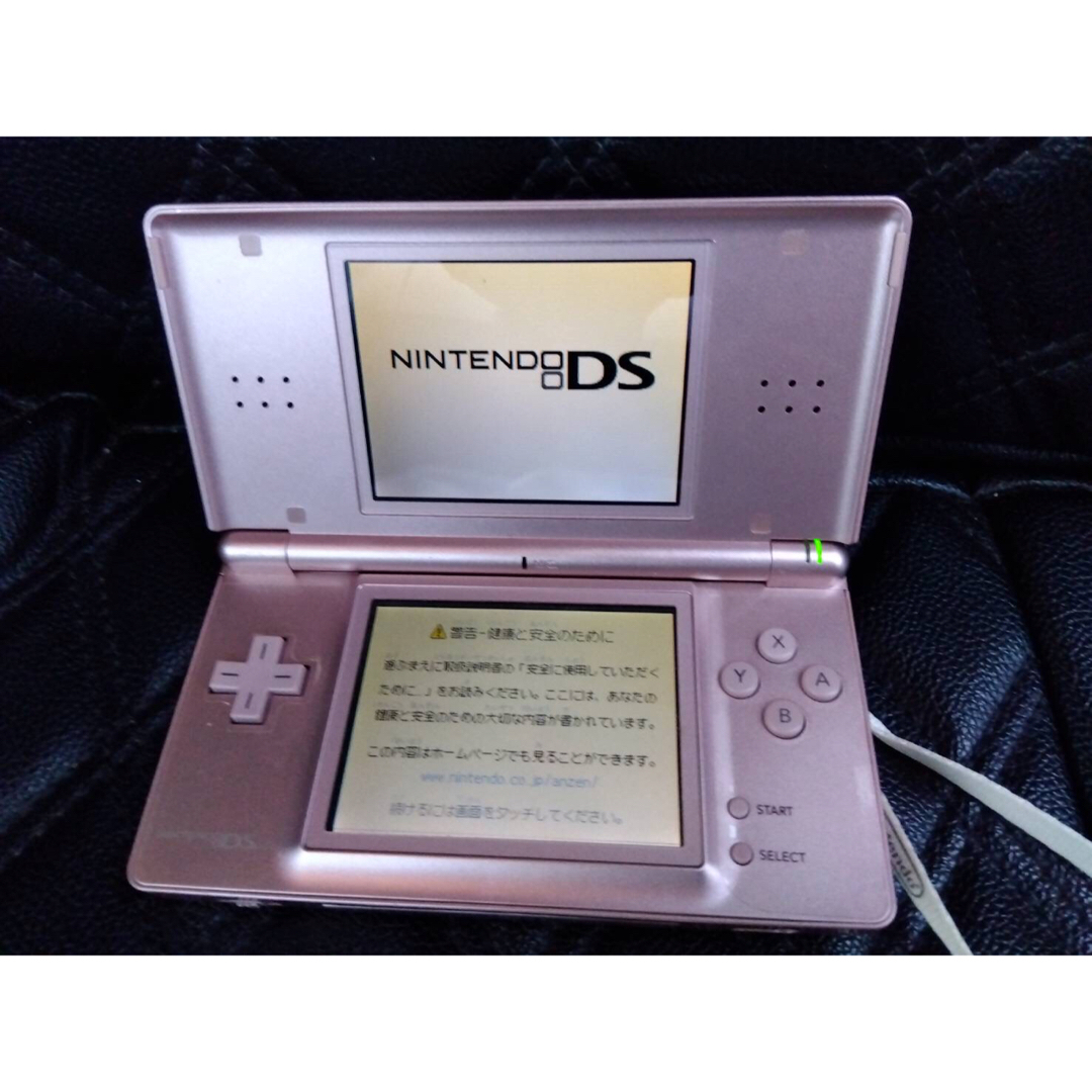 任天堂(ニンテンドウ)の【ケース付き】ニンテンドーDS Lite ピンク カセット6個付き エンタメ/ホビーのゲームソフト/ゲーム機本体(携帯用ゲーム機本体)の商品写真