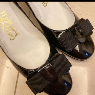 サルヴァトーレフェラガモ(Salvatore Ferragamo)のSalvatore Ferragamo サルヴァトーレ フェラガモ　エナメル靴(ハイヒール/パンプス)