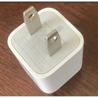 アップル(Apple)の⭐️iPhone USBコンセント ACアダプタ・カバー付　純正品　新型(変圧器/アダプター)